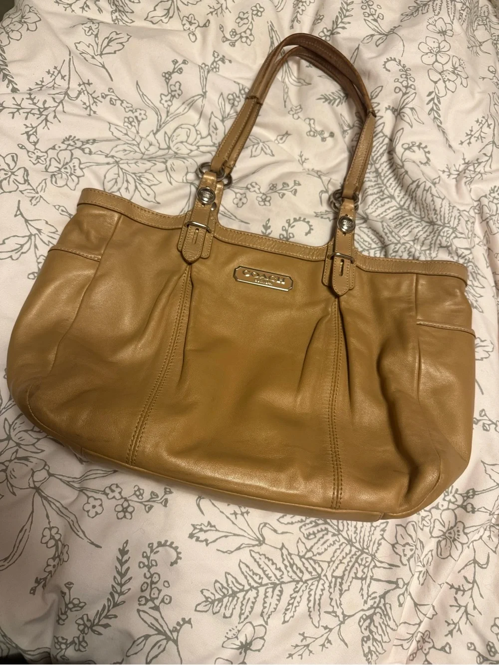 Vintage Coach Soho Tan Leather Shoulder Tote with Polished Logo Plaque